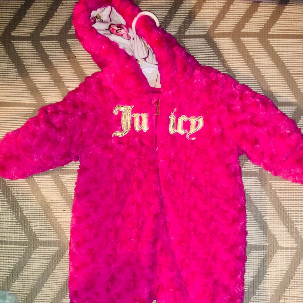 Juicy snow suit